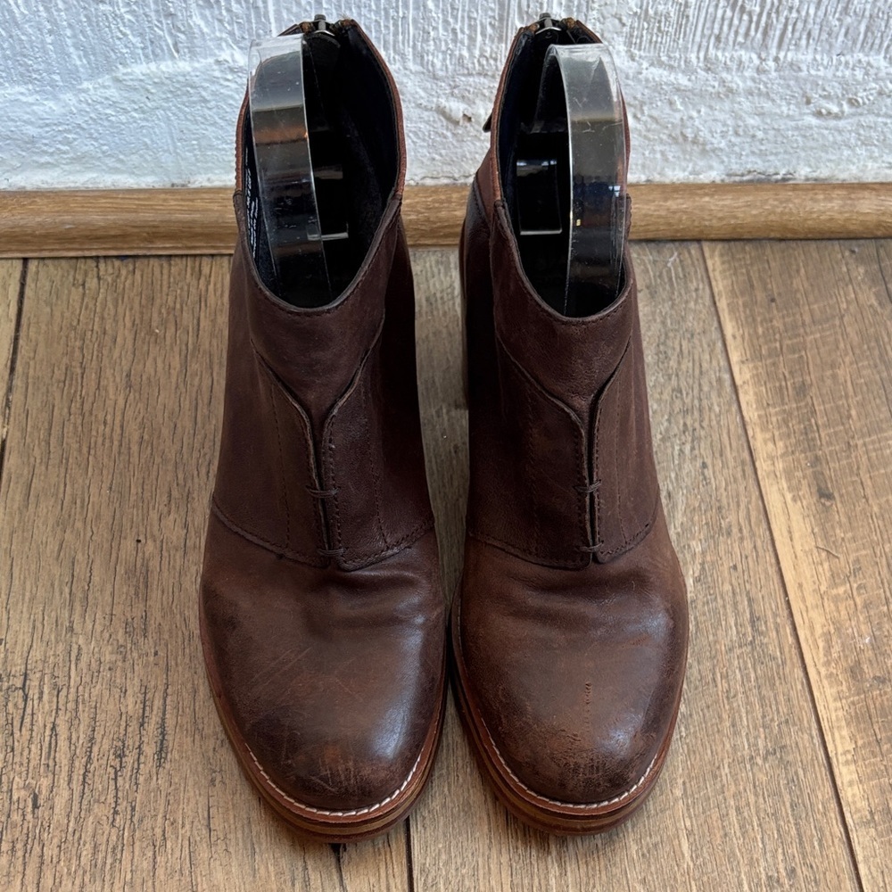 J Shoes Leather Marylebone Stacked Two-Tone Heeled Boots sz 8 - Picture 2 of 6